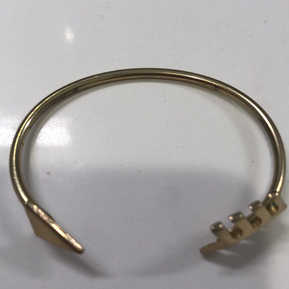 Gold Arrow Bracelet - Picture 8 of 8